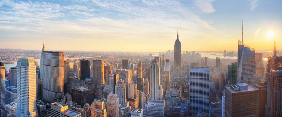 Fotobehang Panoramisch panoramisch uitzicht op de Empire State Building en de skyline van Manhattan bij zonsondergang New York City New York Verenigde Staten © conceptualmotion