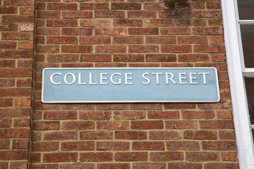 Fototapeta premium College Street Sign
