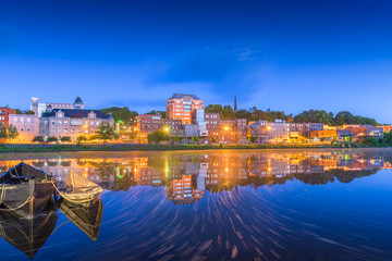 Fototapeta premium Augusta, Maine, USA downtown skyline on the Kennebec River