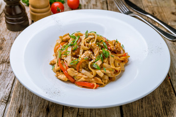 chicken wok noodles