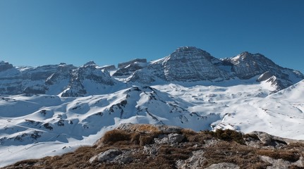 cirque de gavarnie face nord du Taillon en neige dans les pyr&eacute;n&eacute;es