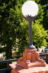 Ozdobna lampa na tarasie © Heroc