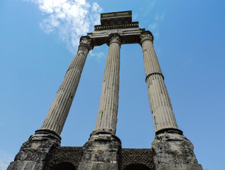 Fototapeta na wymiar Foro Romano, Roma, Italia, antiguo