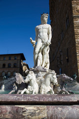 Italia, Toscana, Firenze, la fontana del Nettuno con le sue statue, in piazza della Signoria,appena restaurata.