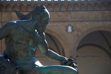 Italia, Toscana, Firenze, la fontana del Nettuno con le sue statue, in piazza della Signoria,appena...