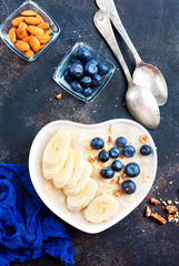 oat flakes with berries