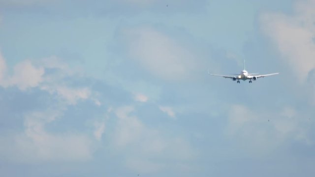 Jet airplane approaching