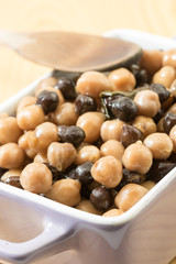 Black and brown chickpeas