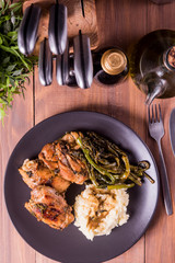 Pollo con pure patata y bimi