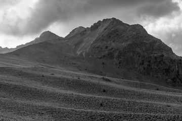 Cerro negro en el Nevado de Toluca  (blanco y negro, HDR)