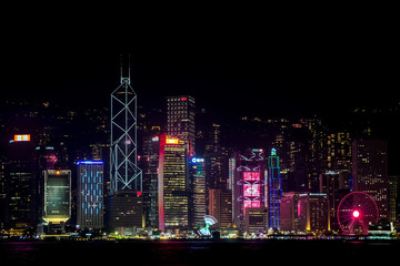 Fototapeta na wymiar cityscape of buildings at Victoria Harbour in hong kong at night