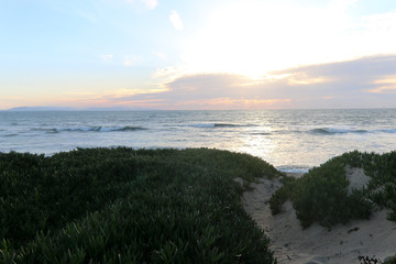 Obraz premium Surfers Knoll beach in Ventura at Sunset