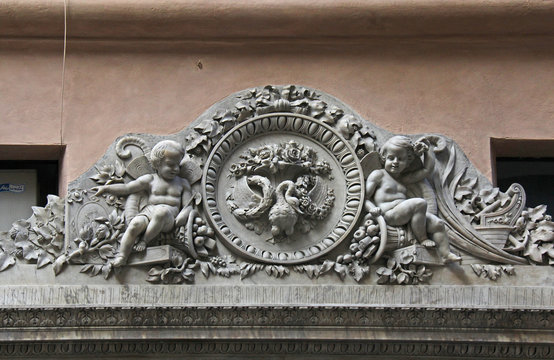 stemma con putti e cornucopie; altorilievo, Genova