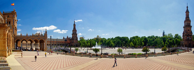 Fototapeta premium SEVILLE, ANDALUSIA / SPAIN - MAY 10, 2018: The Plaza de Espana in Seville, Andalusia Spain