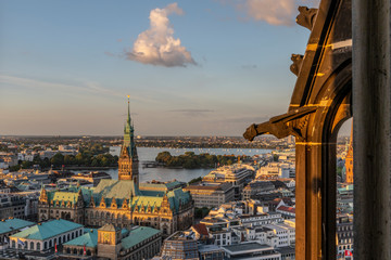 Germany, Hamburg, Alster lakes and Hamburg city hall