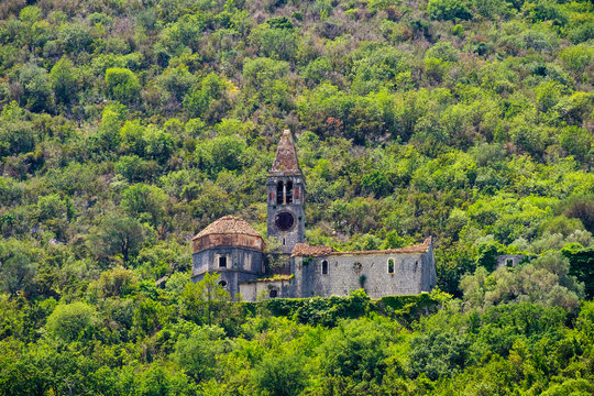 Montenegro, Prcanj, Stara Zupna Crkva Church