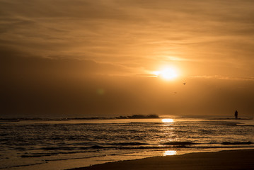 Fototapeta premium Atardecer con olas, Reta, Sur de Buenos Aires, Argentina