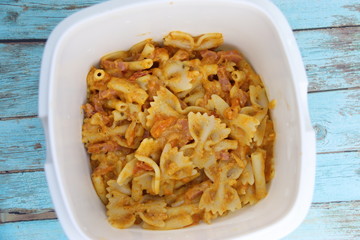 Pâtes dans un tupperware