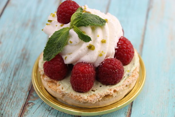 Gâteau macaron framboises