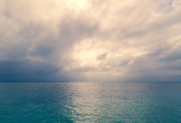 Obraz premium Niesamowity zachód słońca na molo Isla Mujeres, Cancun, Quintana Roo Meksyk