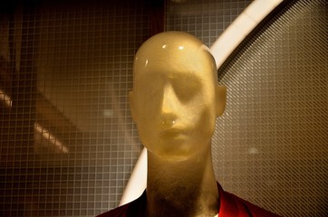 Mannequin head in a boutique showcase, fashion.