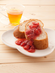 自家製のいちごジャム　朝食イメージ