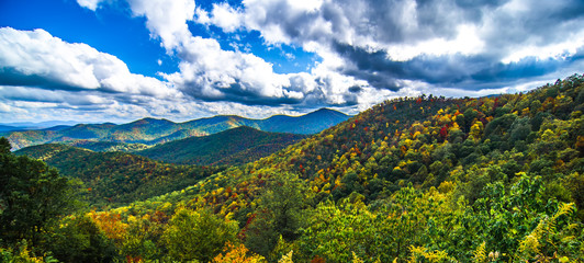 blue ridge and smoky mountains changing color in fall