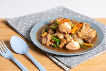 Pork spare rib stir fried with soy sauce and black pepper