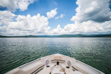 boating and camping on lake jocassee in upstate south carolina