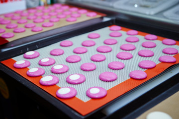 Making pink macaroons