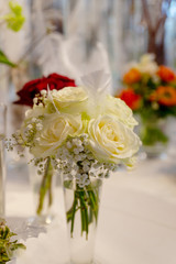 romantische Blumendekoration, Frühling, Tischdekoration, Blumen