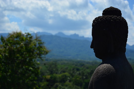 Borobudur, or Barabudur (Indonesian: Candi Borobudur, Javanese: ꦕꦤ꧀ꦣꦶꦧꦫꦧꦸꦣꦸꦂ, translit. Candhi Barabudhur) is a 9th-century Mahayana Buddhist temple in Magelang Regency, not far from the town of Munti