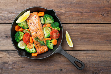 Fototapeta na wymiar Baked salmon fillet with broccoli and vegetables mix.