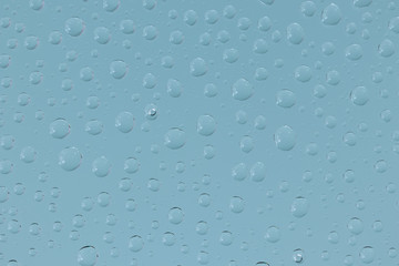 ガラスに付いた水滴 背景青