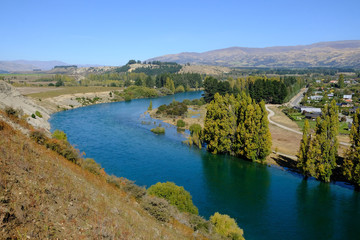 Fototapeta premium Rzeka Clutha w pobliżu Wanaka, Central Otago, Nowa Zelandia