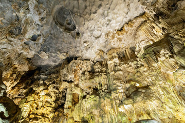 Obraz premium Dong Thien Cung cave on Dau Go Island this is one of the most beautiful caves in Halong Bay, Vietnam.