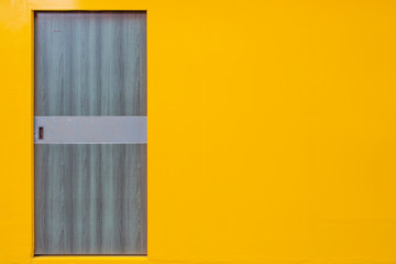 Obraz na płótnie Canvas Yellow wall blue door