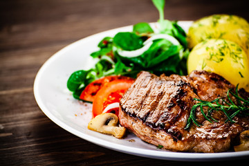 Grilled steak with potatoes and vegetables