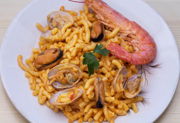 fideua dish with seafood
