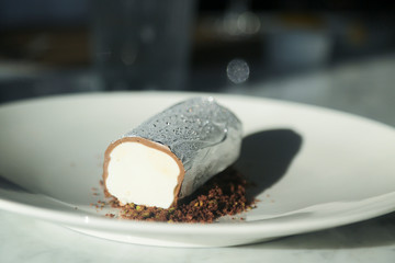 Ice cream dessert with eatable foil