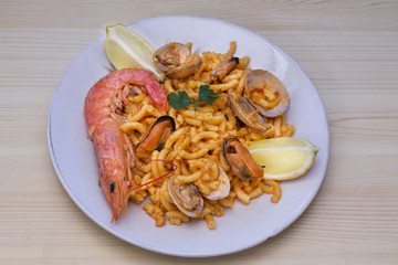 fideua dish with seafood