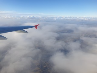 Fototapeta na wymiar Flug über Wolken