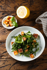 Arugula salad with grilled cheese