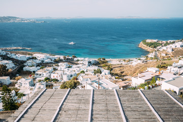 Naklejka premium Blick von oben auf die Küste von Mykonos - Meerblick