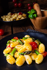 crispy gnocchi with roasted asparagus and tomatoes