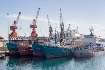 Naklejka premium In the port in the city of Perama (Greece)