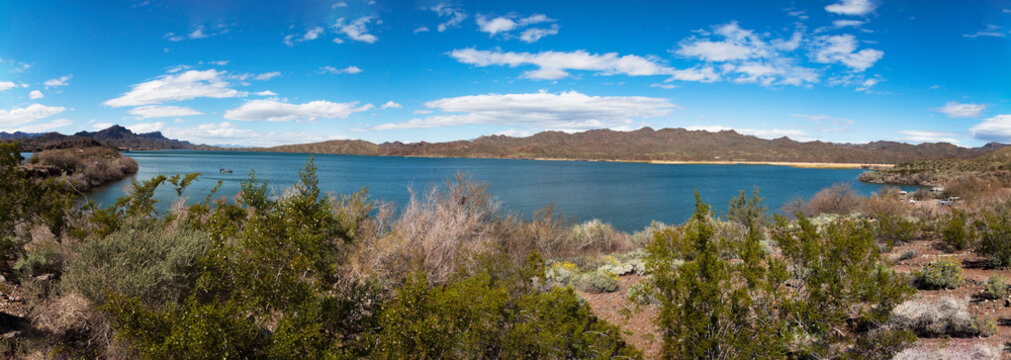 Arizona's Lake Havasu panorama.