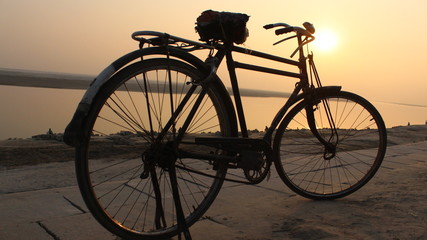 Fototapeta na wymiar old bicycle on a background