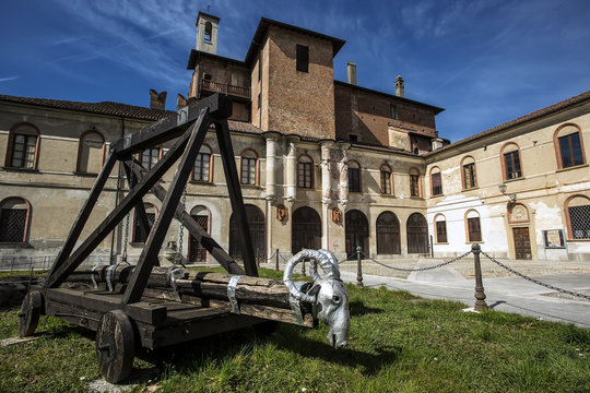 San Colombano al Lambro, Italy: San Colombano al Lambro, Milan, Lombardy, Italy: exterior of the medieval castle.