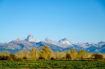 Naklejka premium Mountain over prairie 